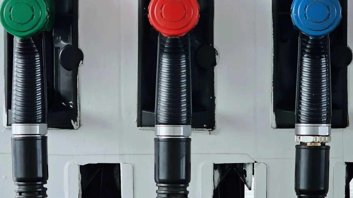 The Future of Commercial Fuel Supply & Distribution in the UAE: Smart Metering, Digital Logistics & Energy Transition
